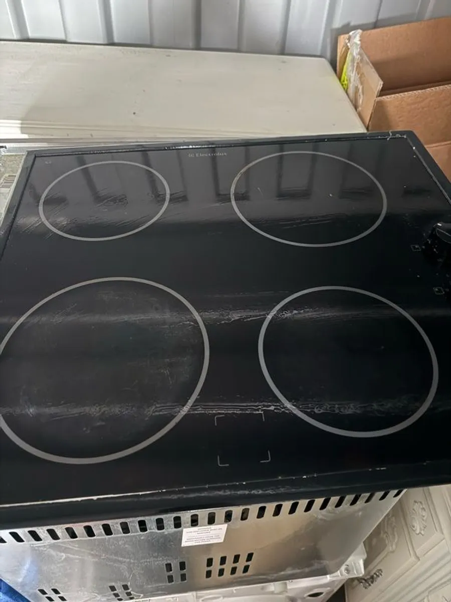 hob and ovens - Image 1