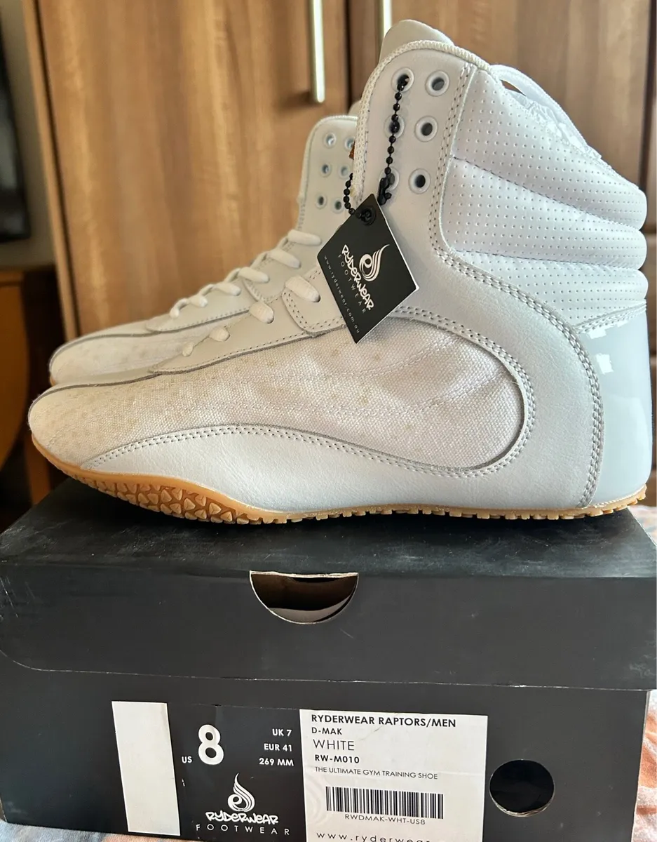 Gym shoes ! - Image 1