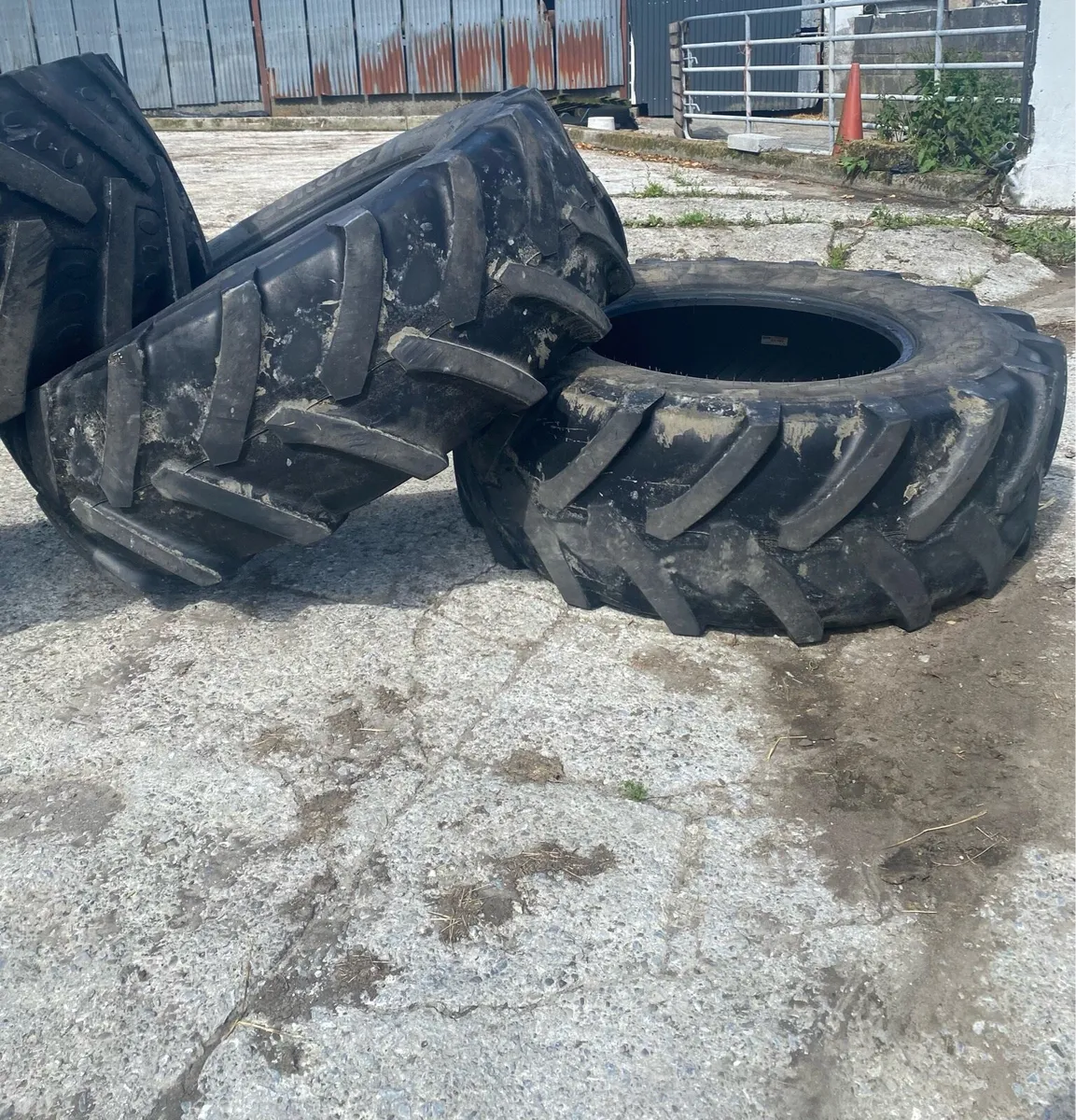 4 Used Tractor Tyres - Image 4