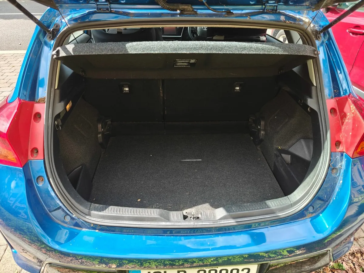Toyota Auris 2013 - Image 4