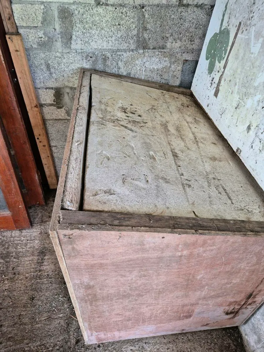 Isolated dog house - Image 3
