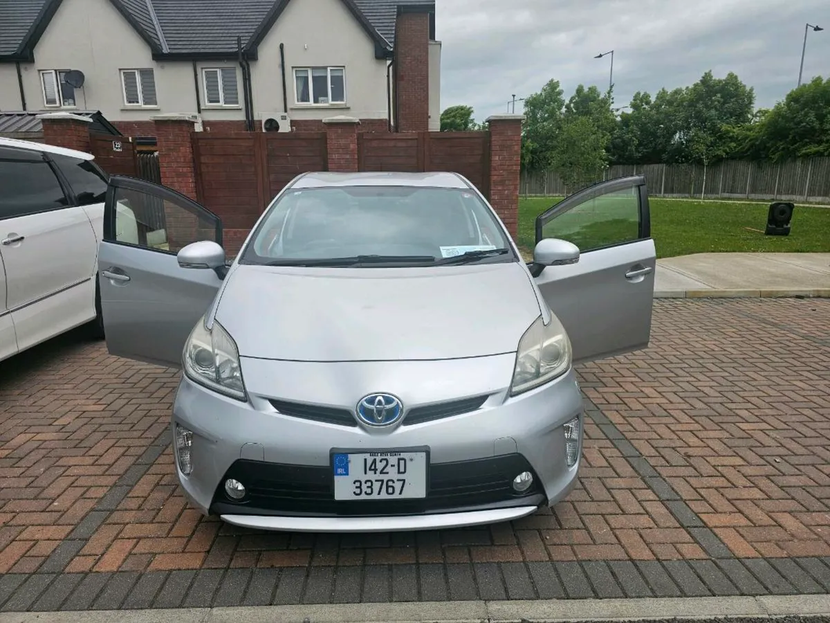 Toyota prius 2014 hybrid - Image 1