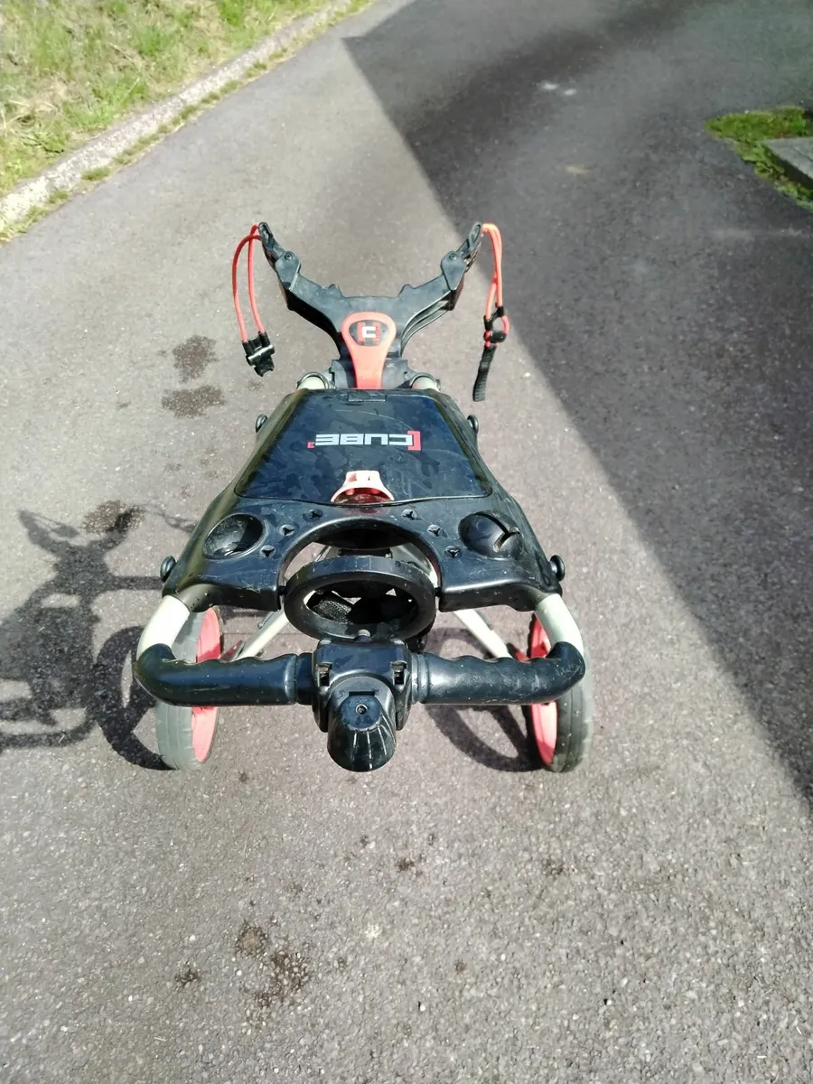 'KUBE' 3 wheel golf trolley for sale - Image 3