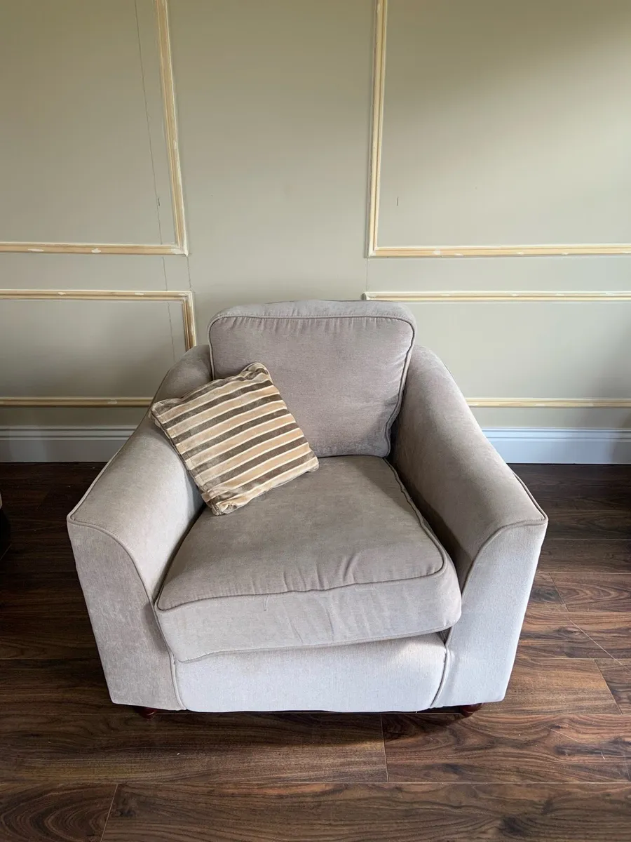 Sofa : 3 piece + footstool - Image 3