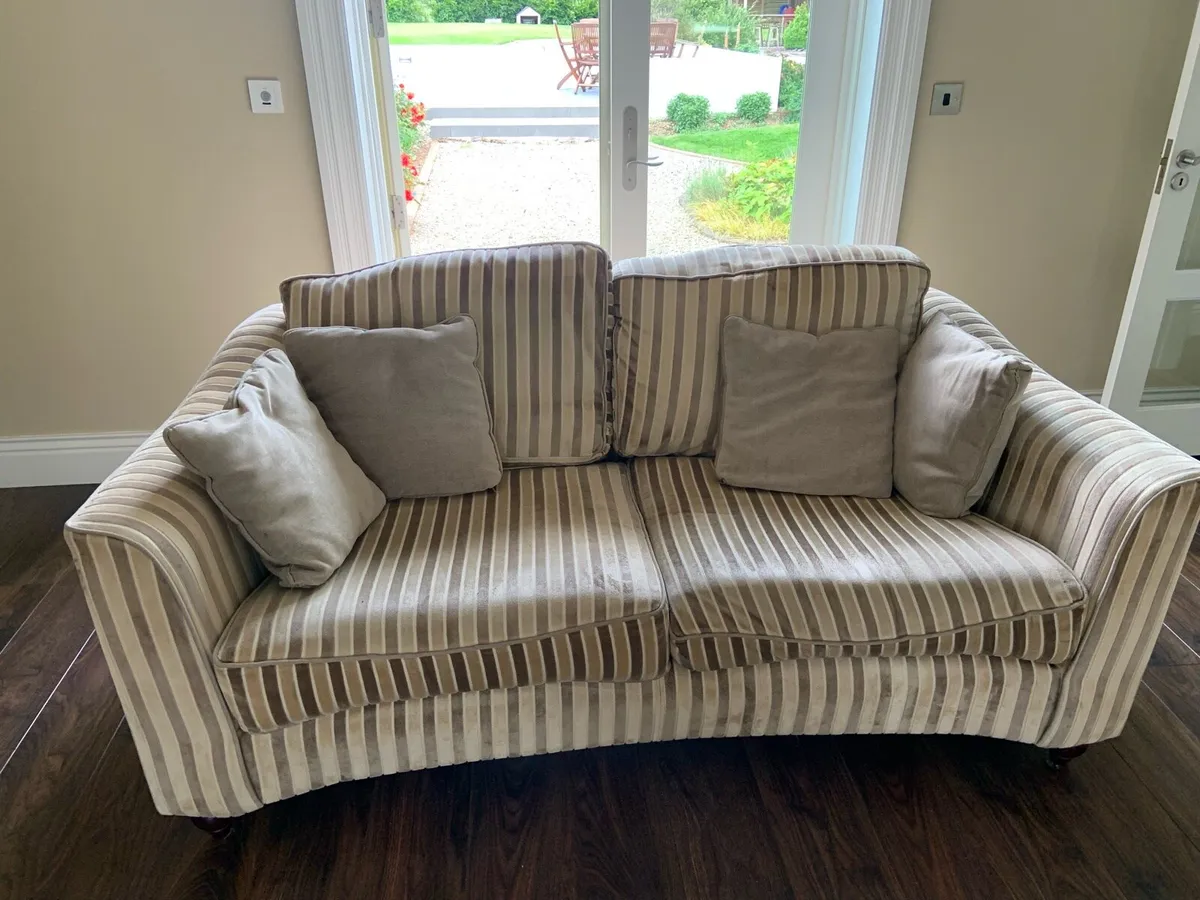 Sofa : 3 piece + footstool - Image 4