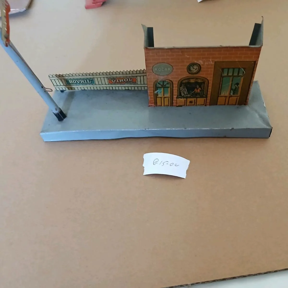 VINTAGE  0 GAUGE  TINPLATE TRAIN BUILDINGS - Image 2