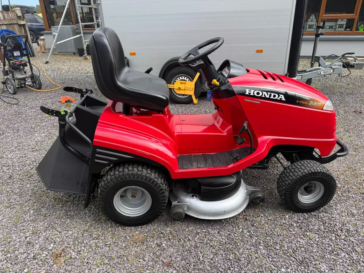 Honda HF2417 Ride on Lawnmower - Image 2