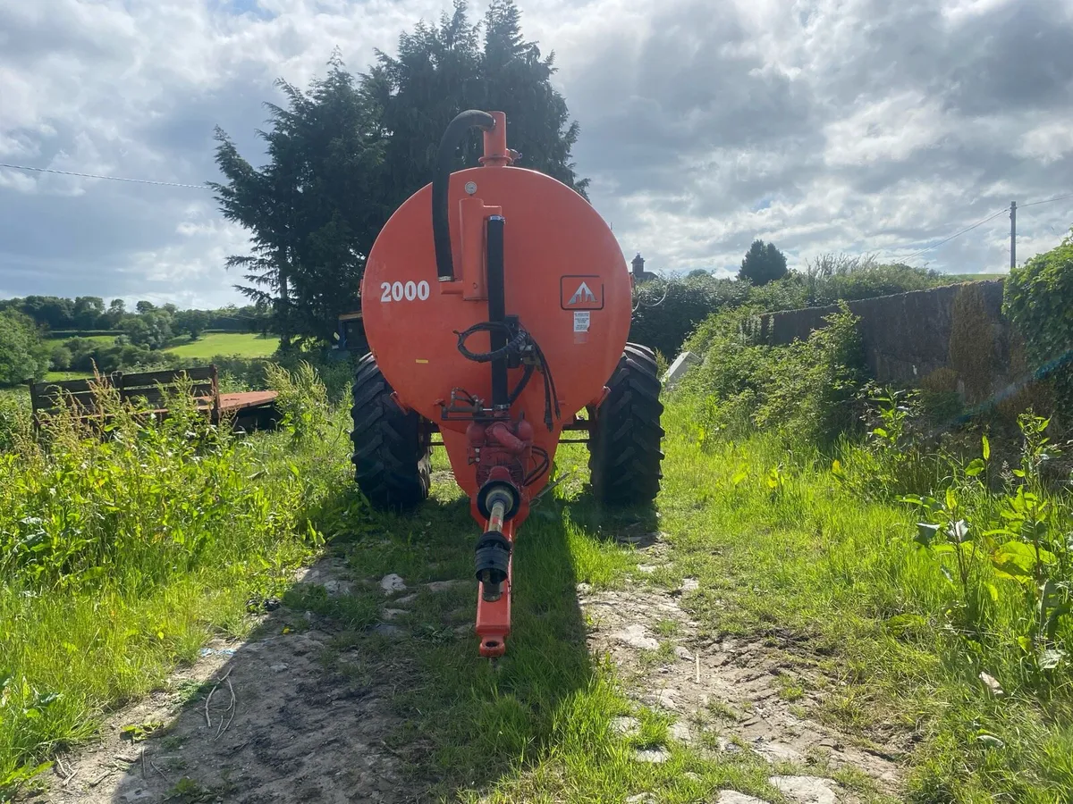 2018 2000 gallon abbey tanker - Image 1