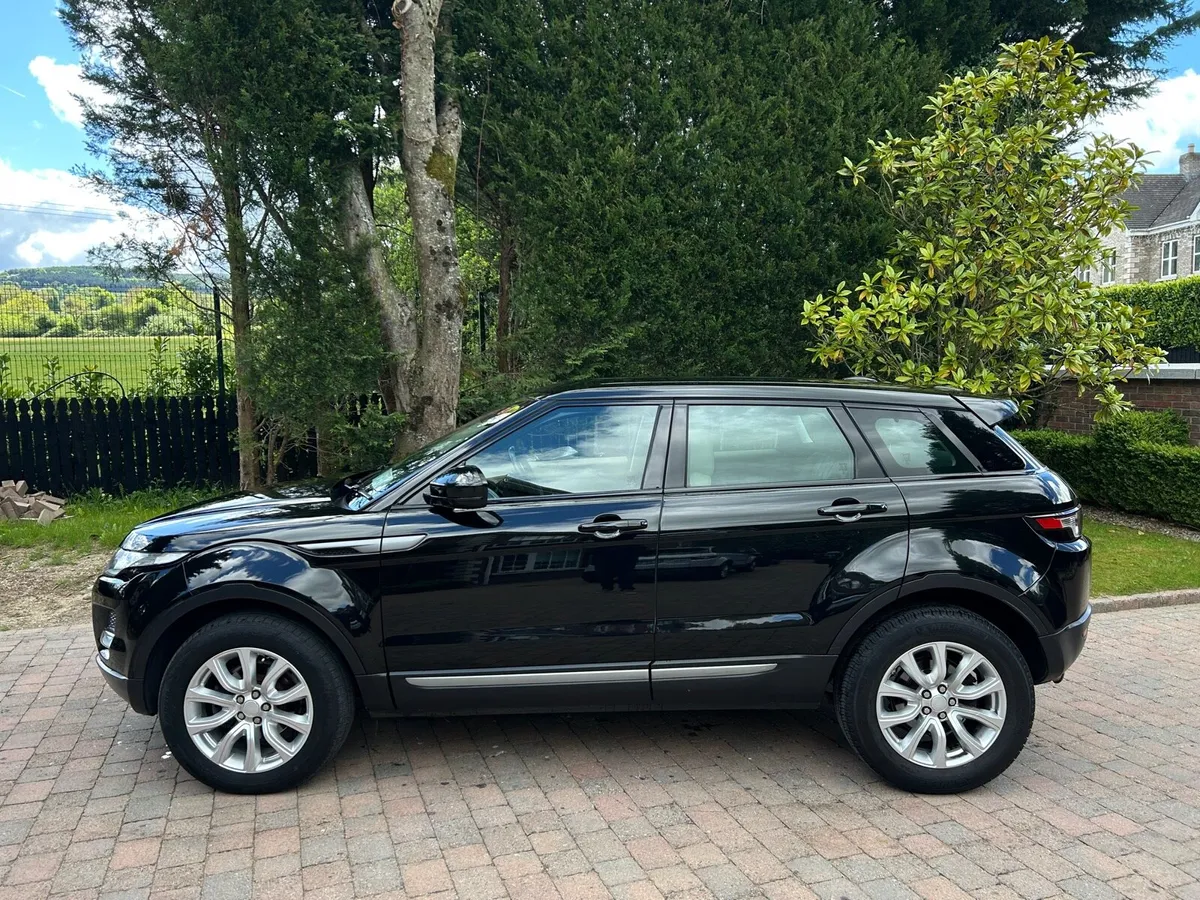 15 Range Rover Evoque 2.2D Automatic Full SH - Image 4