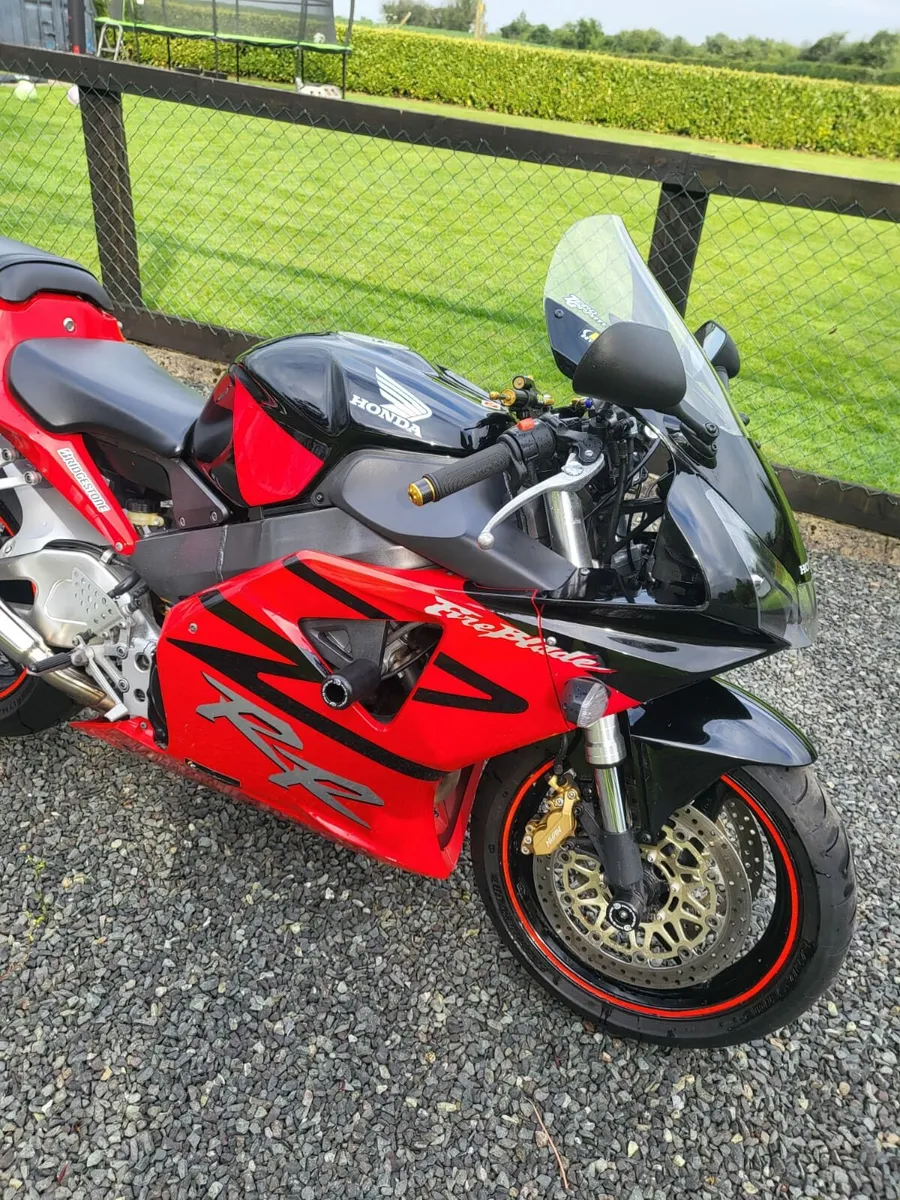 Honda CBR 1000RR - Image 2