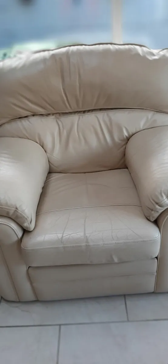 Suite Furniture - Image 3