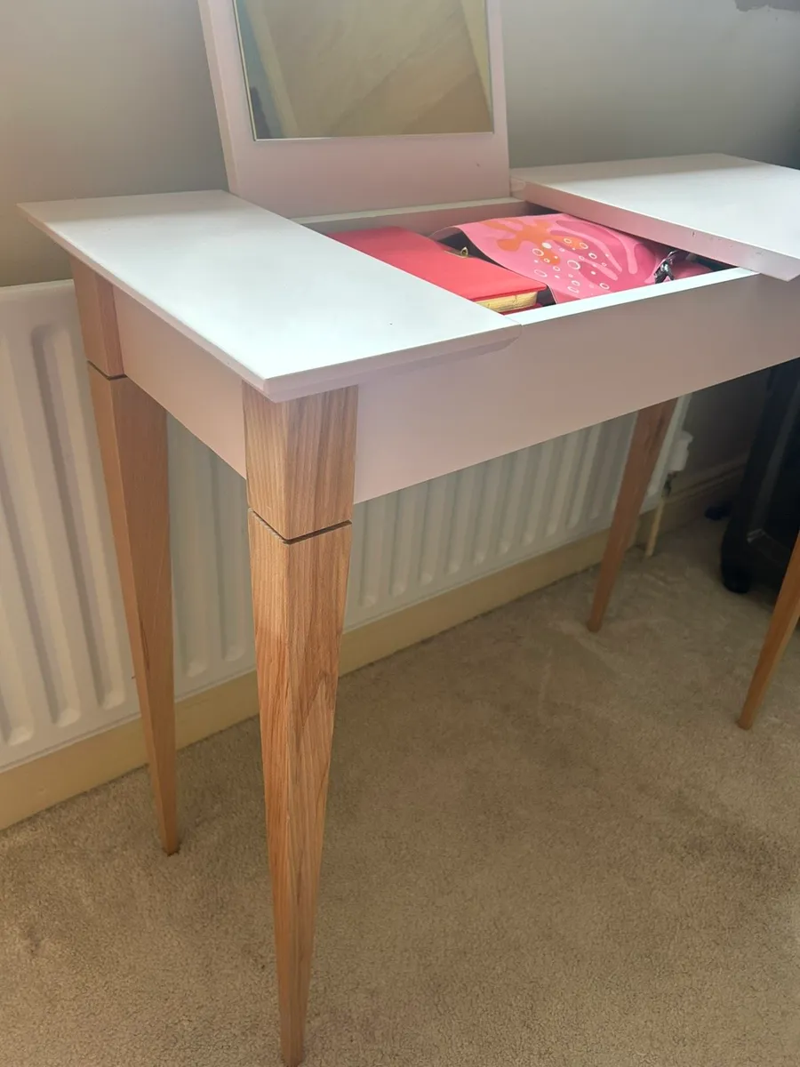 Pink dressing table with mirror - Image 2