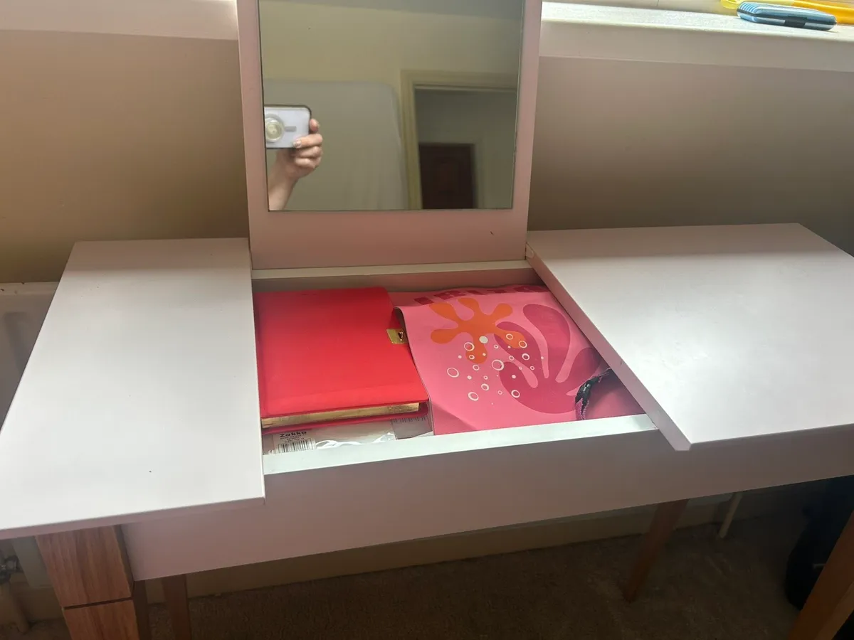 Pink dressing table with mirror - Image 4