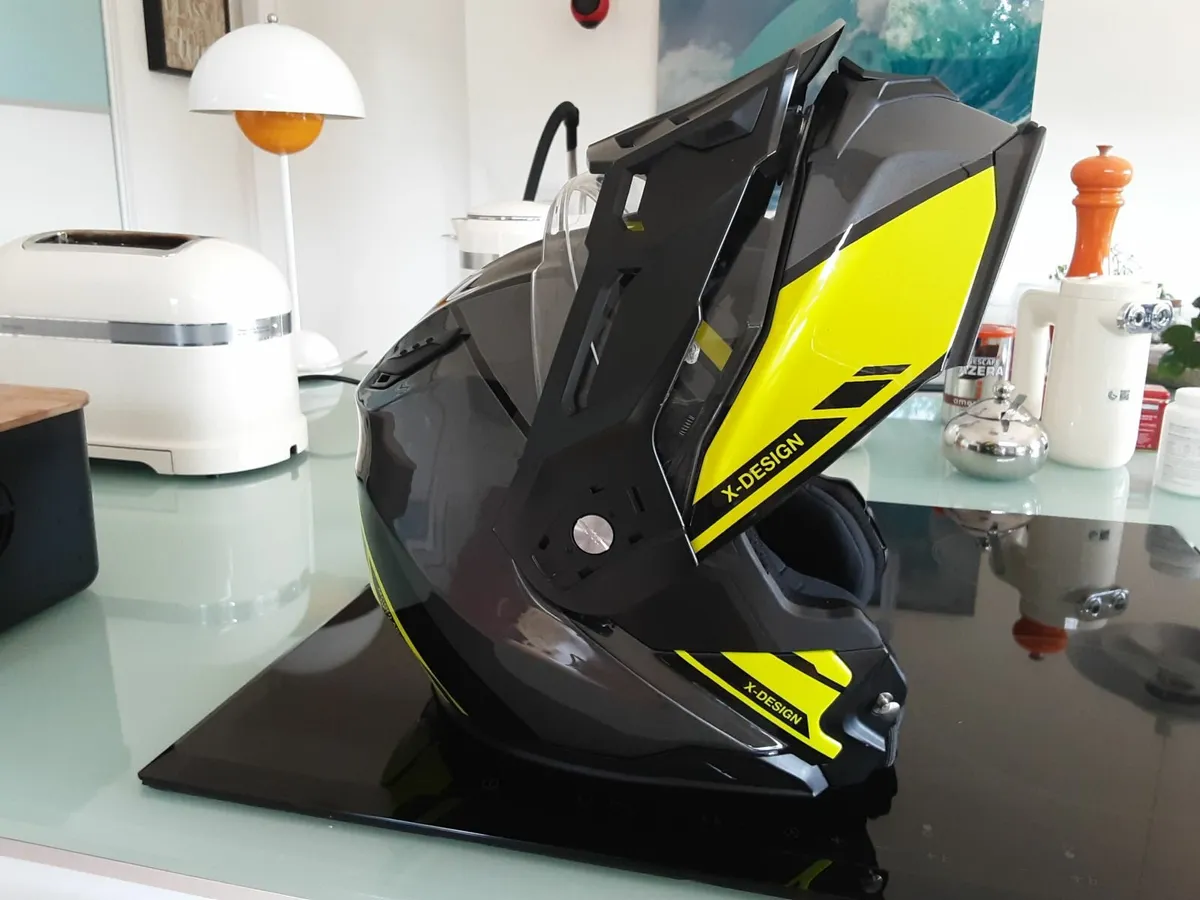 Nexx Motorcycle Helmet - Image 1