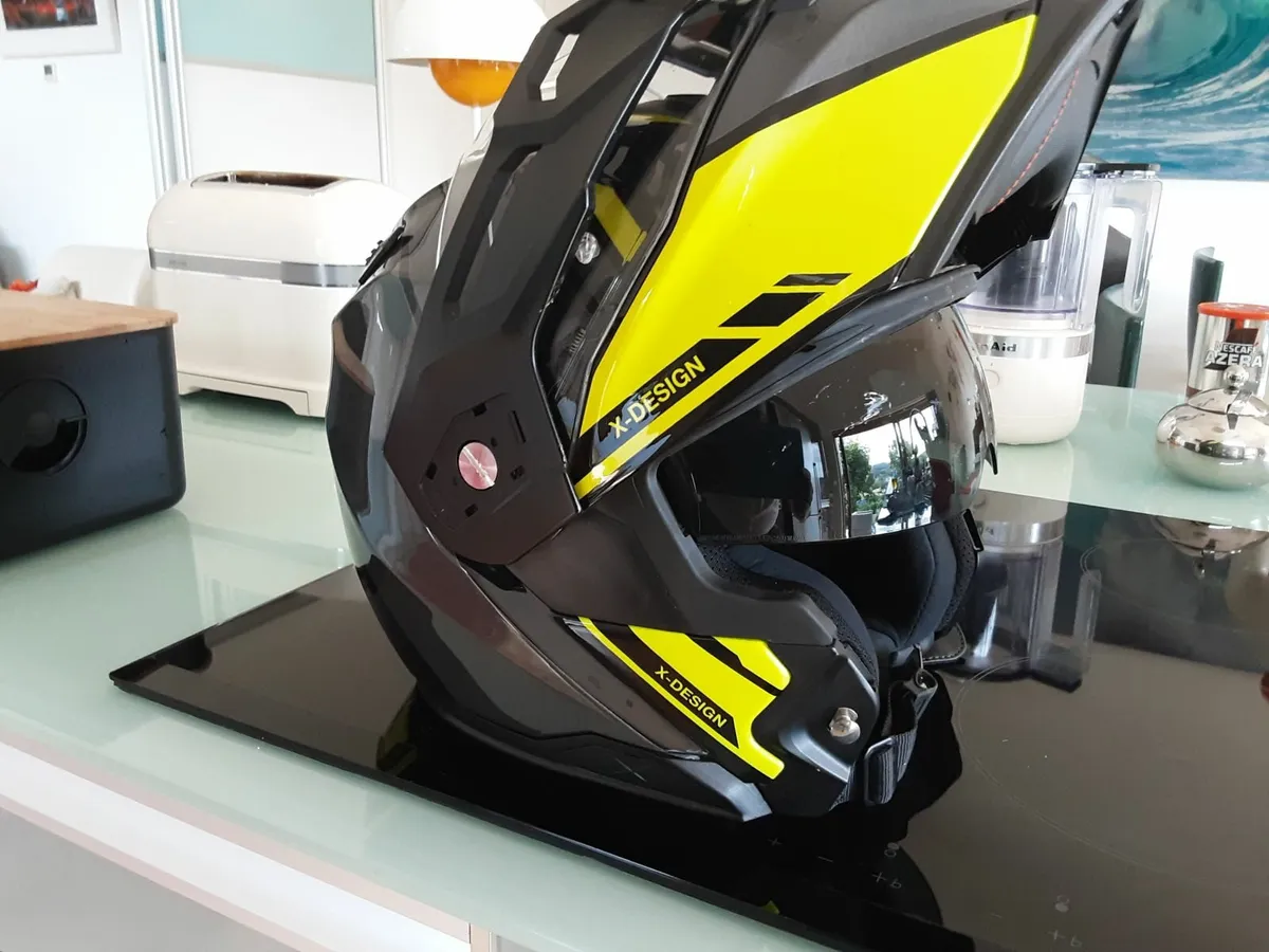 Nexx Motorcycle Helmet - Image 3