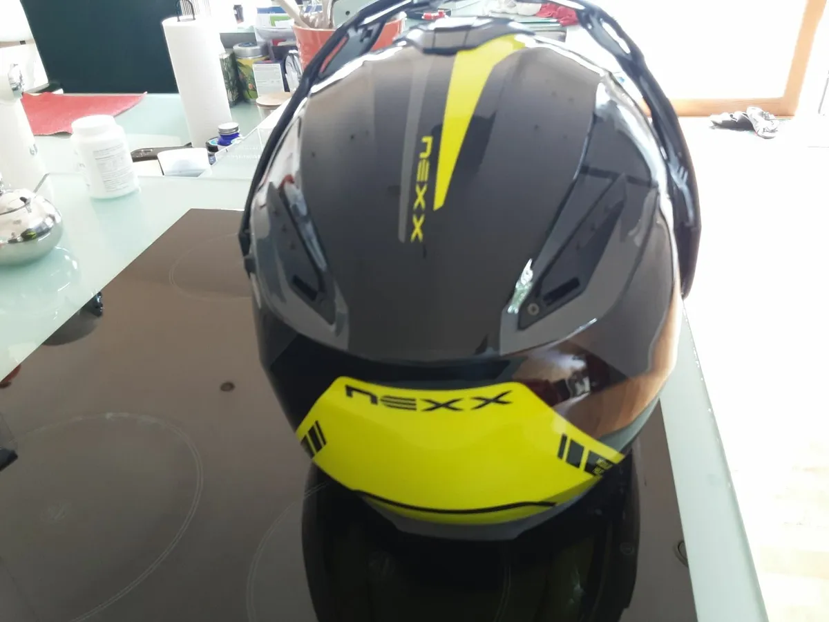 Nexx Motorcycle Helmet - Image 4