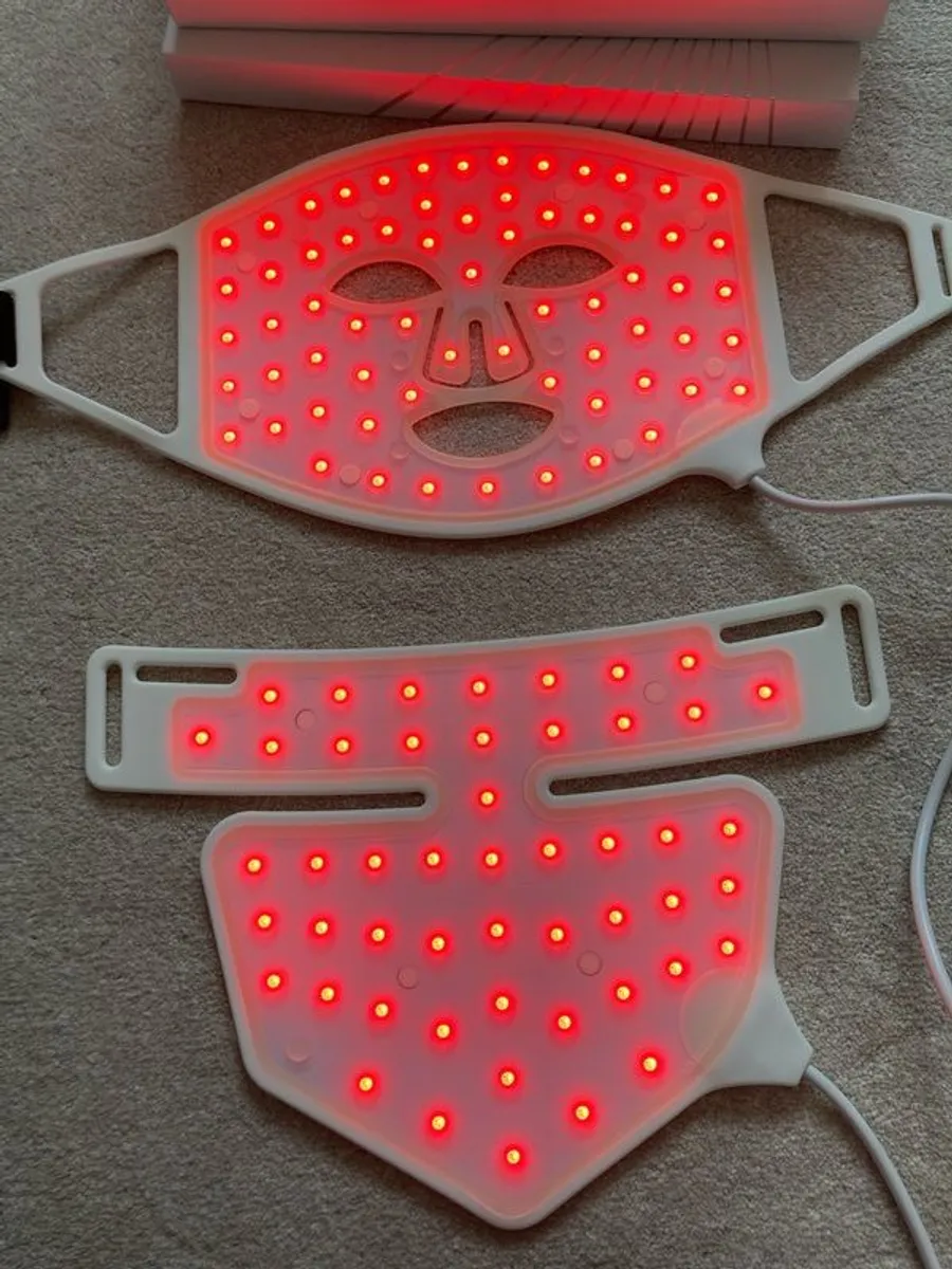 Led Mask Current Body - Face & Neck - like new - Image 1