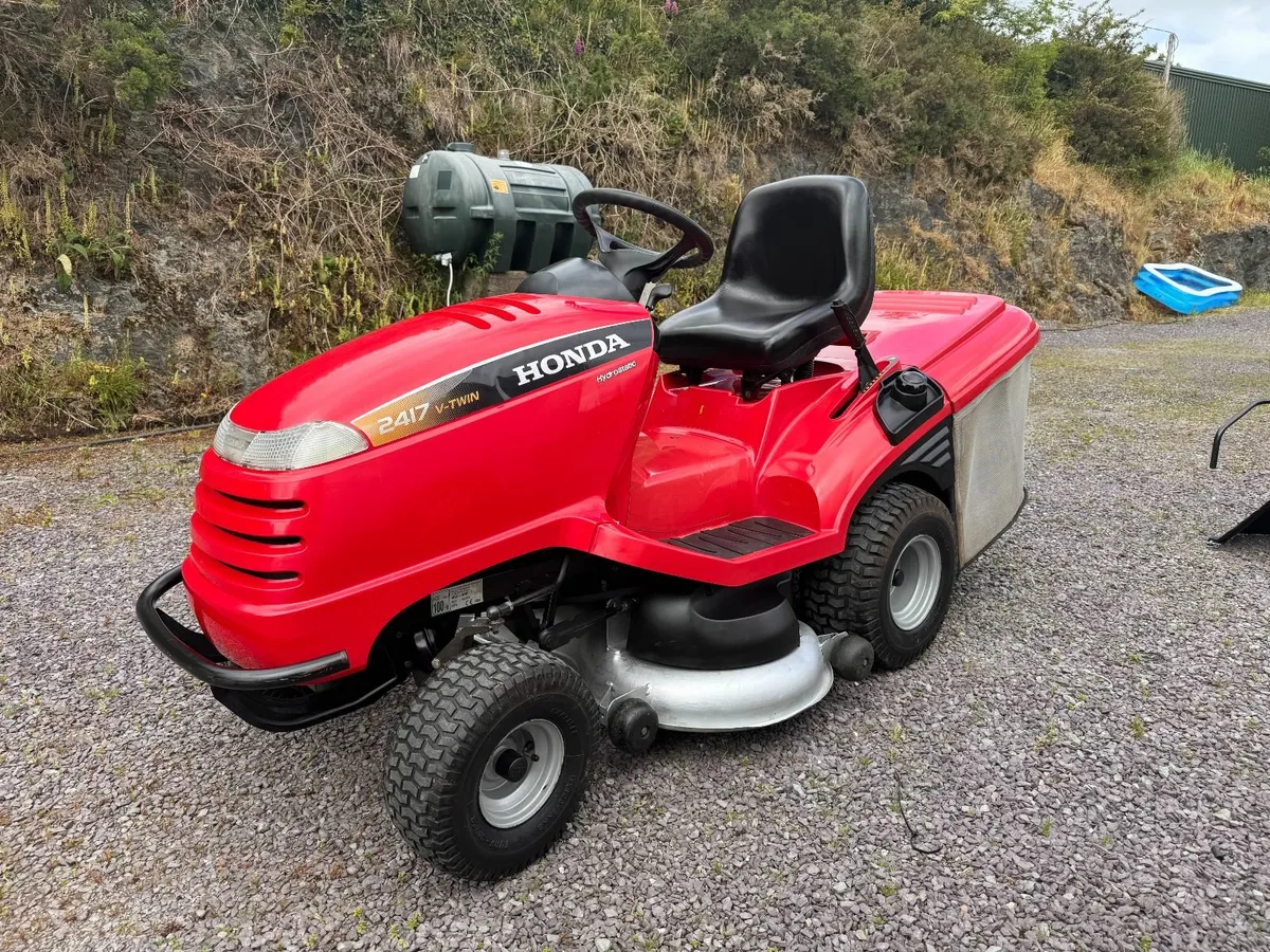 Honda HF2417 Ride on Lawnmower - Image 1