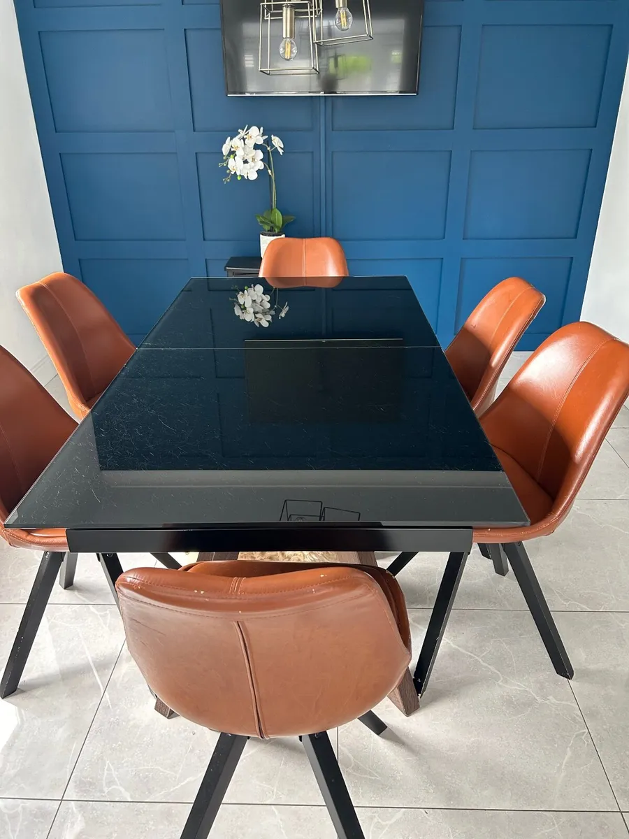 Kitchen table and 6 chairs - Image 1
