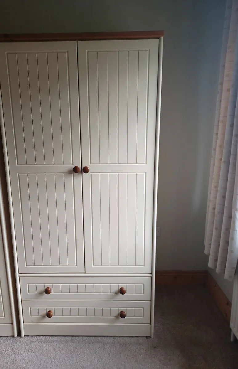 Bedroom furniture 3 piece wardrobes - Image 4