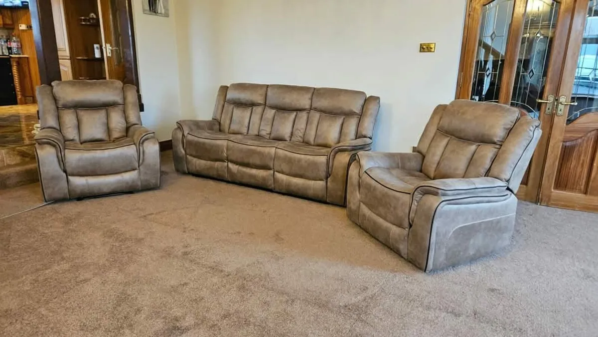 "Comfortable Leather Sofas" - Image 4