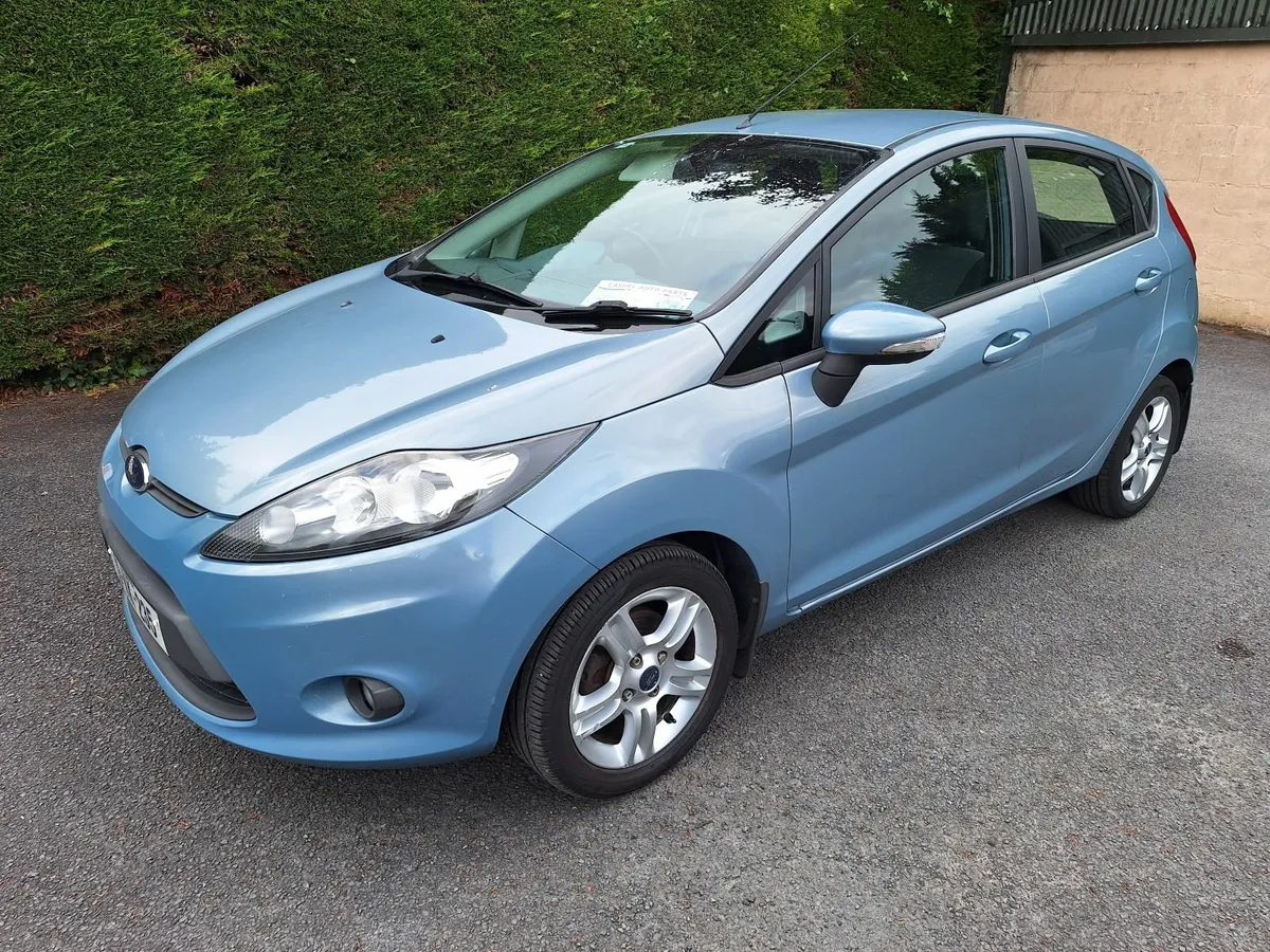 Ford Fiesta 2010 - Image 2