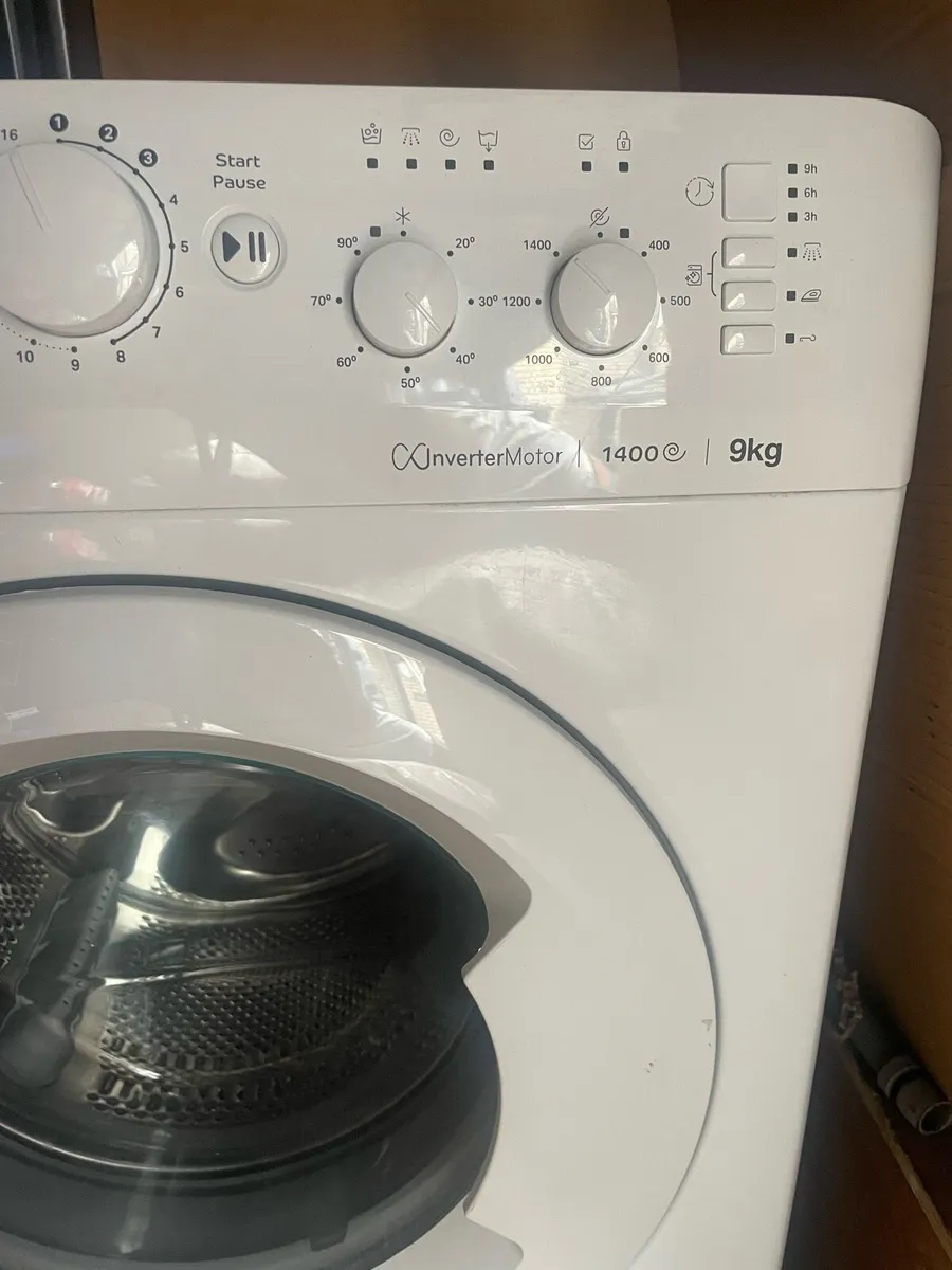 Indesit washing machine door seal leaking - Image 2