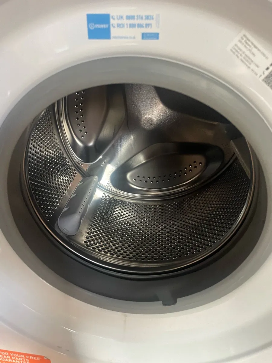 Indesit washing machine door seal leaking - Image 4