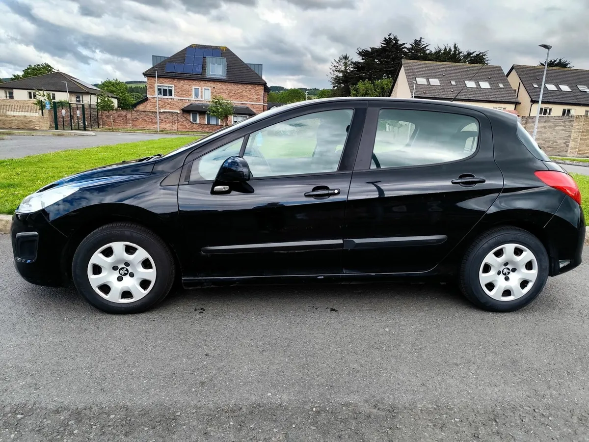 Peugeot 308 (1.6L Diesel) 2011 - Very low mileage - Image 2