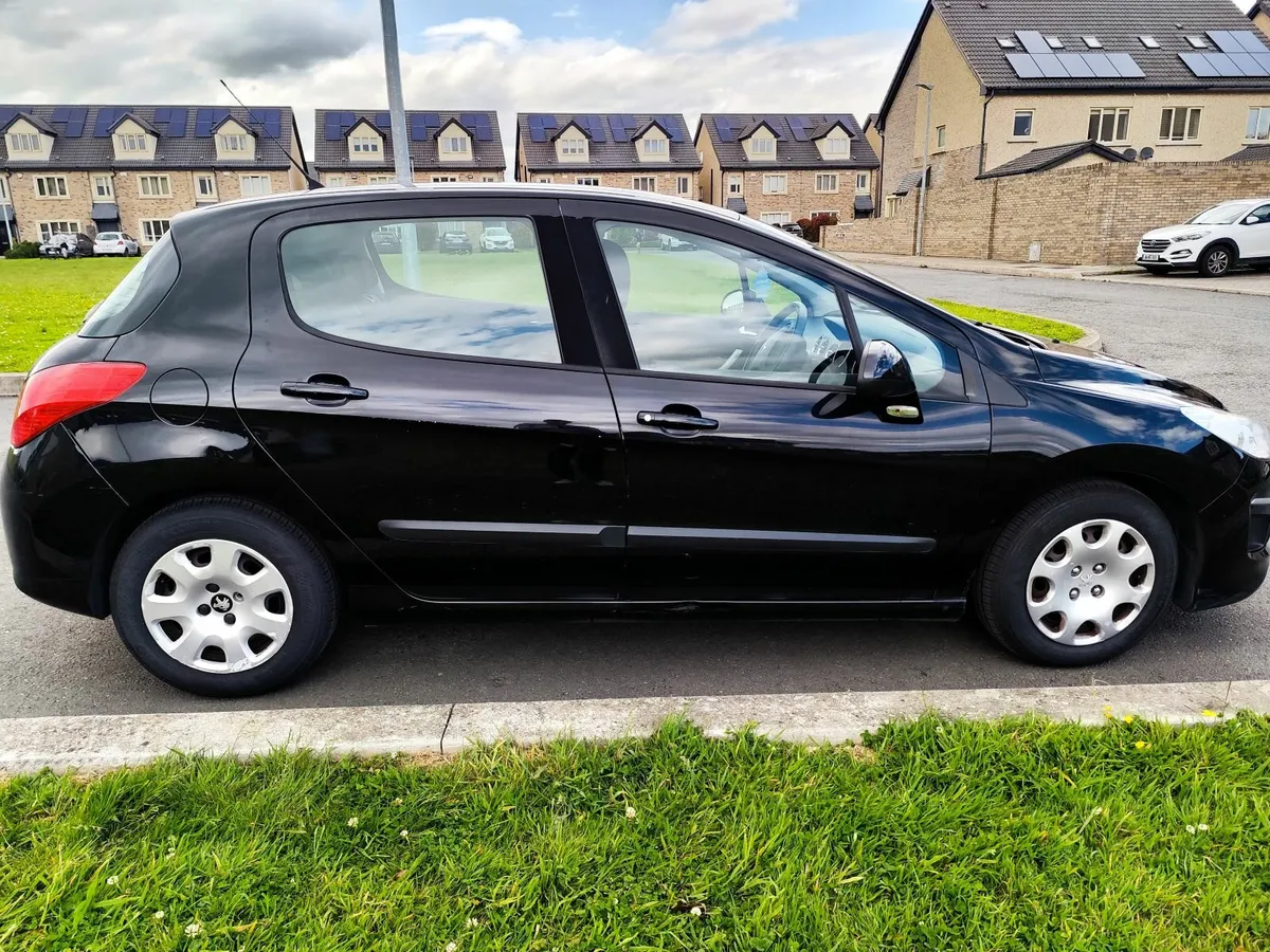 Peugeot 308 (1.6L Diesel) 2011 - Very low mileage - Image 3