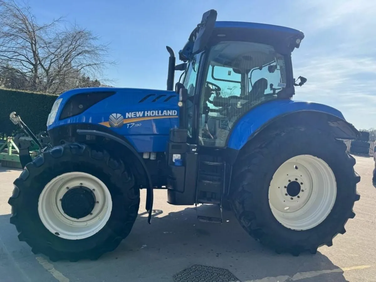 NEW HOLLAND Tractors - Image 2