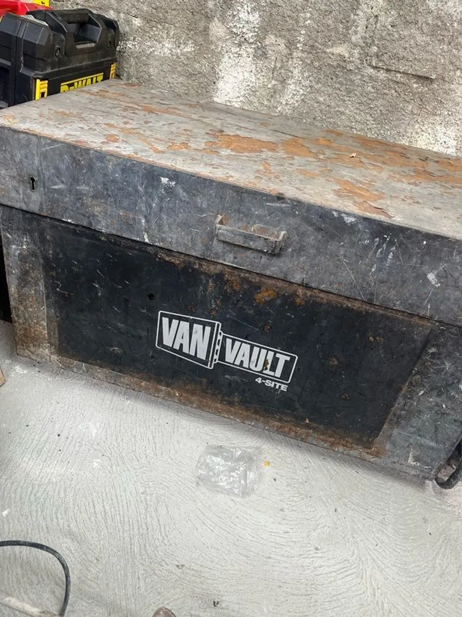 steel toolbox - Image 1