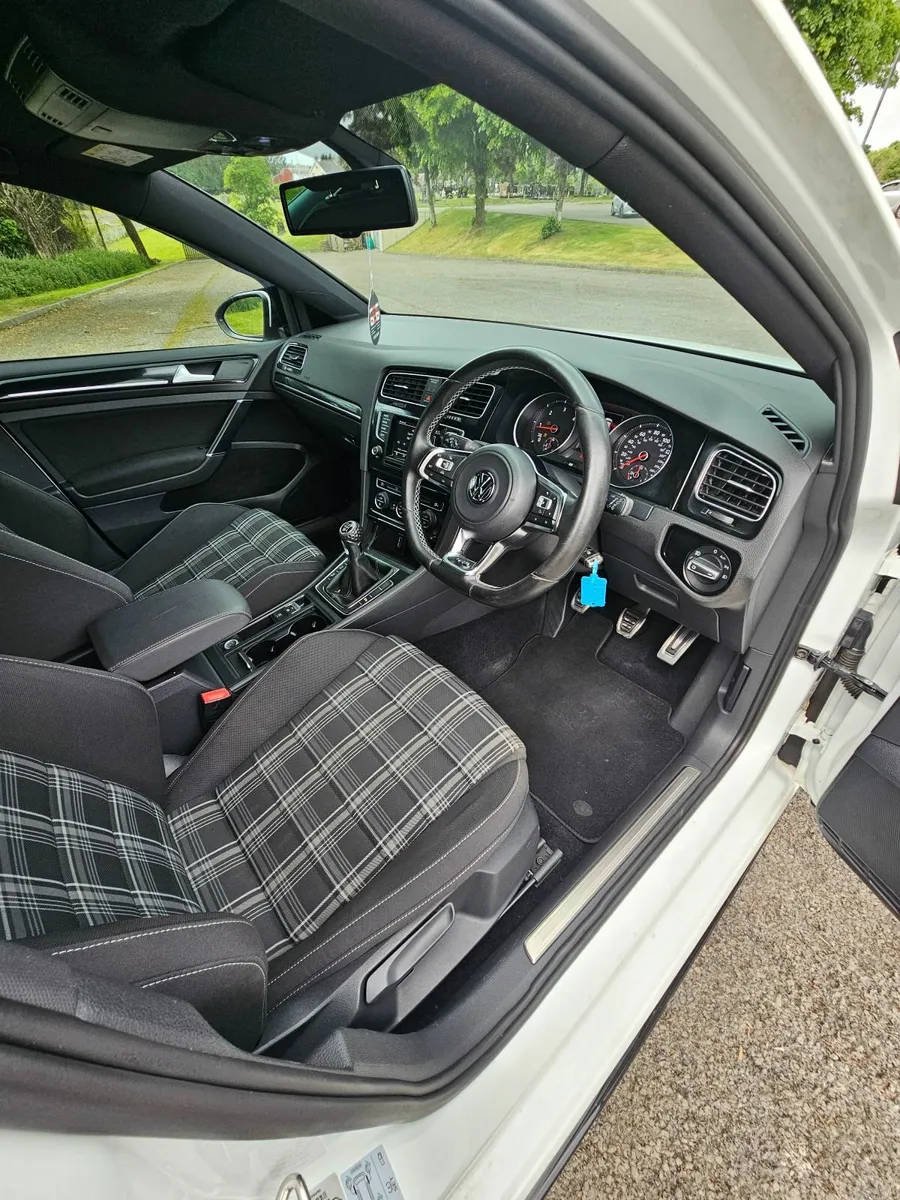 Volkswagen Golf GTD - Image 4