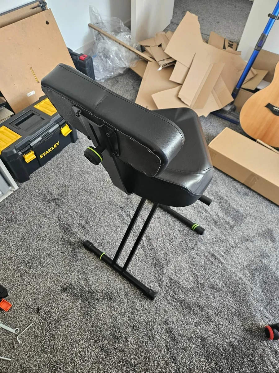 Guitar Music Performance Stool - Image 1