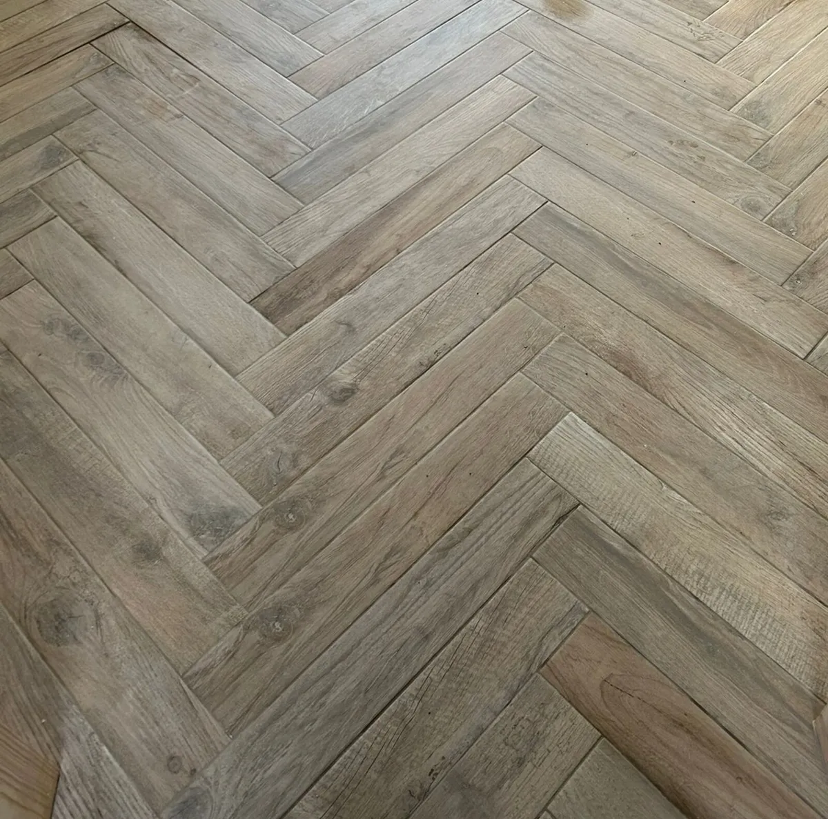 60cm x 10cm Wood effect tile - Image 1