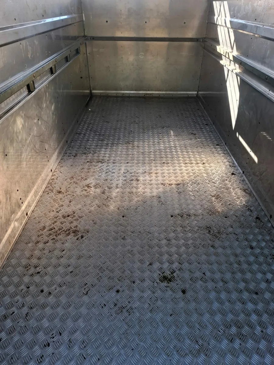 Nugent 14FT Triaxle As New - Image 3