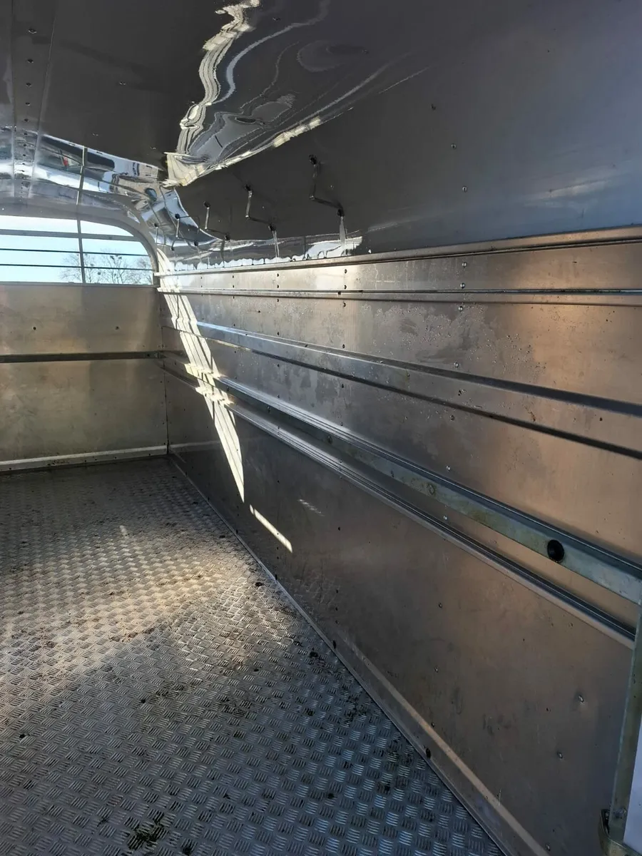 Nugent 14FT Triaxle As New - Image 4