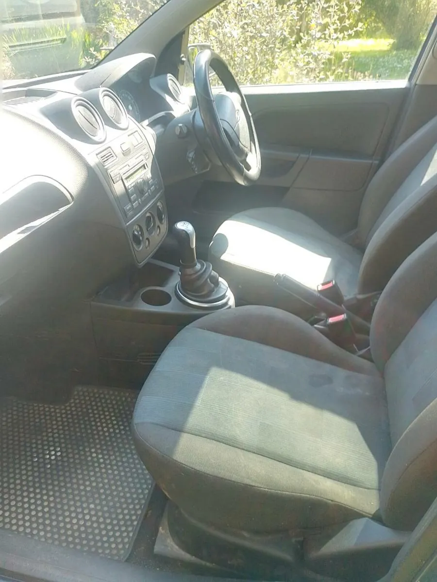 Ford fiesta - Image 4