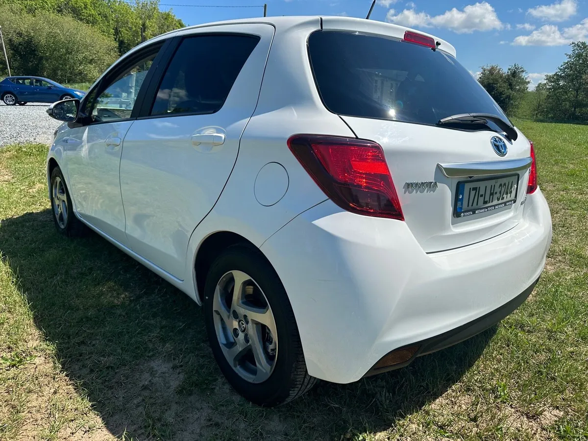 2017 Toyota Yaris Automatic Hybrid low Km - Image 3