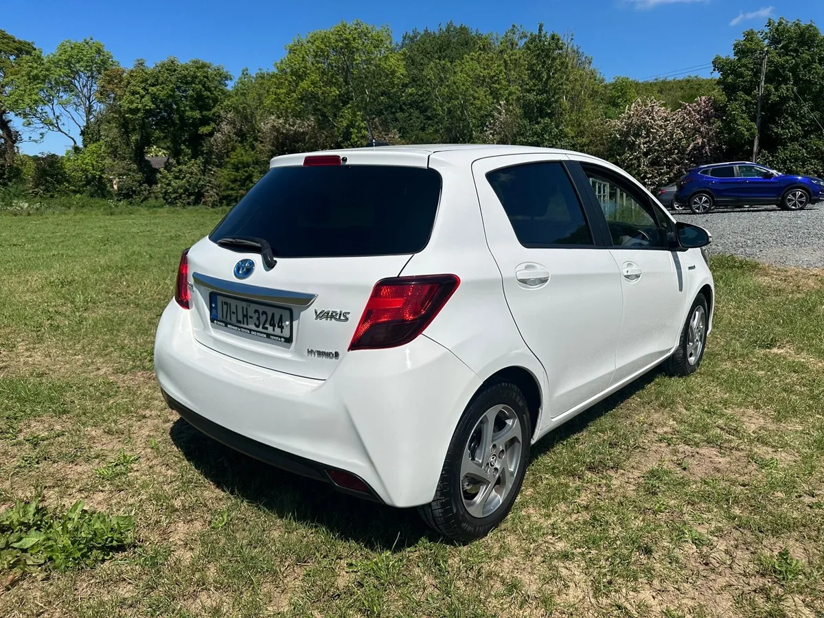 2017 Toyota Yaris Automatic Hybrid low Km - Image 4