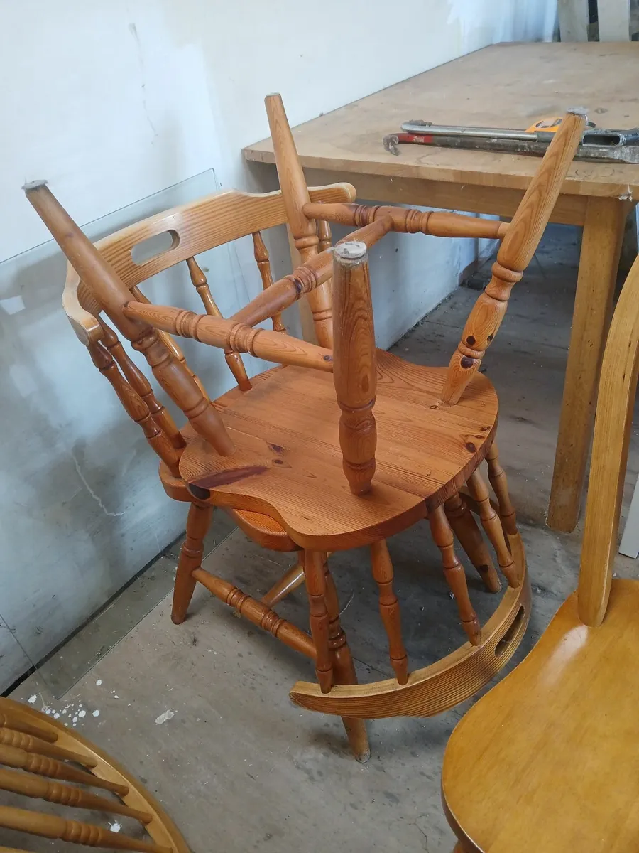 Kichen table amd 4 chairs - Image 4