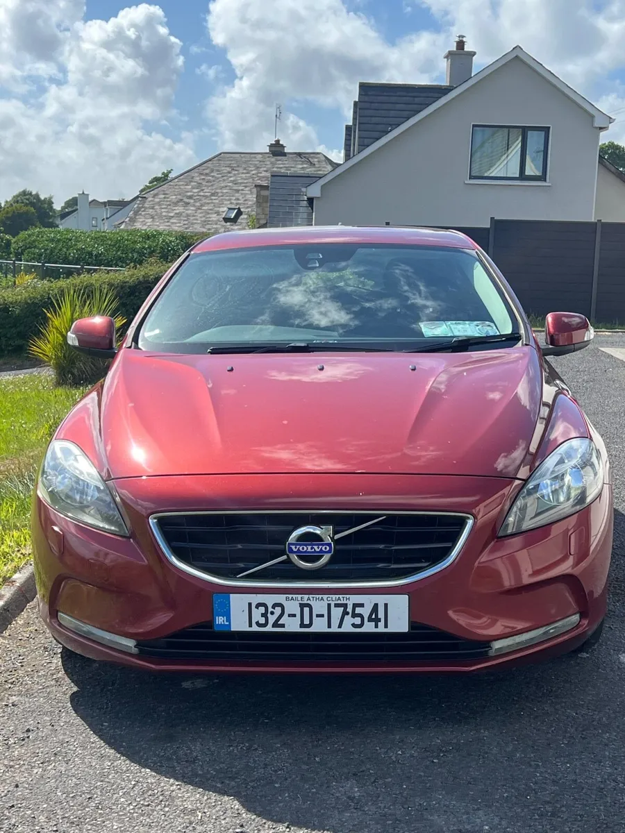 Volvo V40 2013 - Image 2