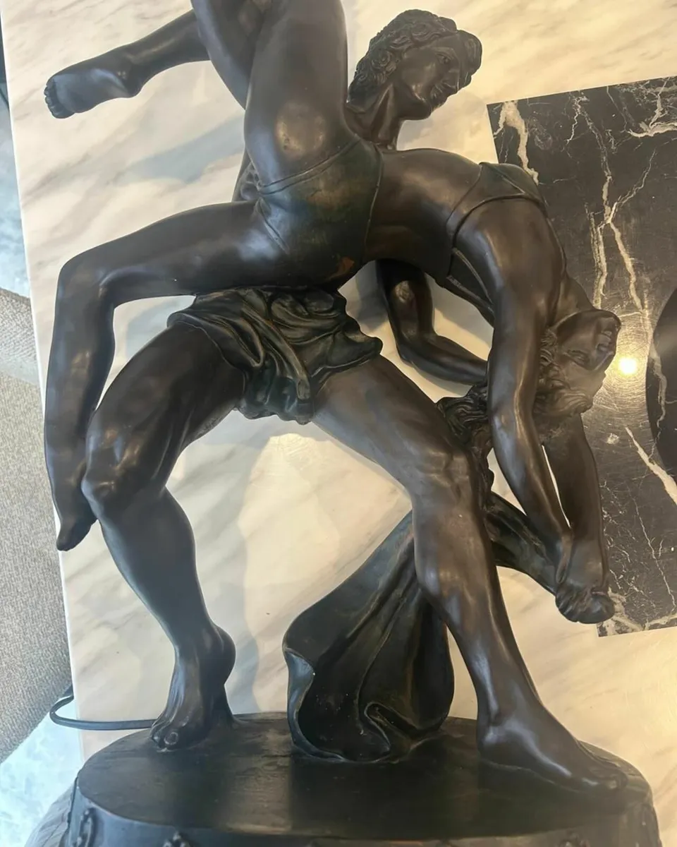 Stunning Vintage French-Style Figural Lamp - Image 3