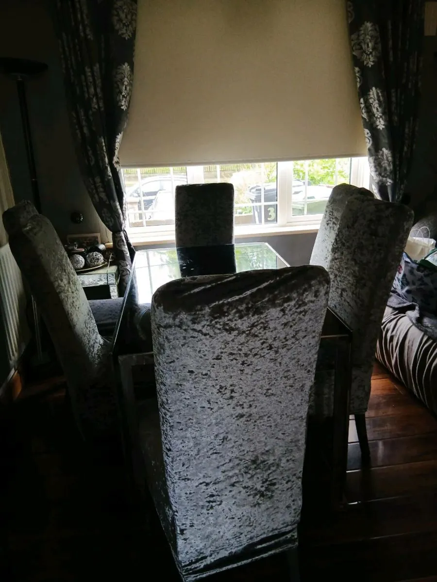 Table n chairs - Image 4