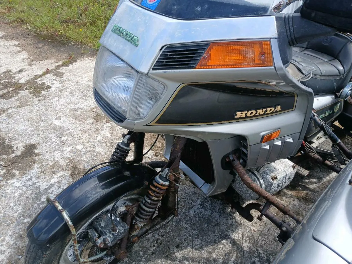 GSXR 750 & 2 goldwings and sidecar  for sale - Image 3