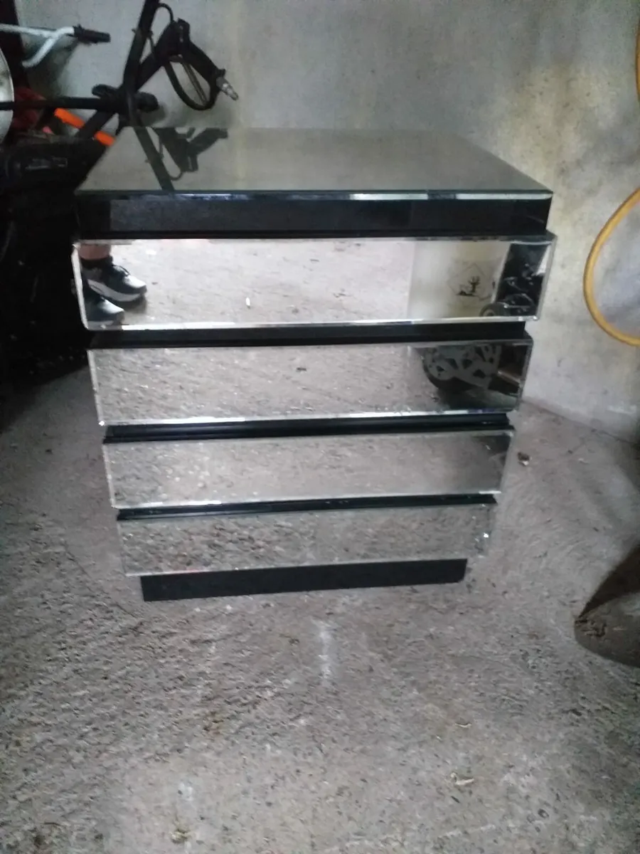 Bedroom set of mirror cabnet - Image 1