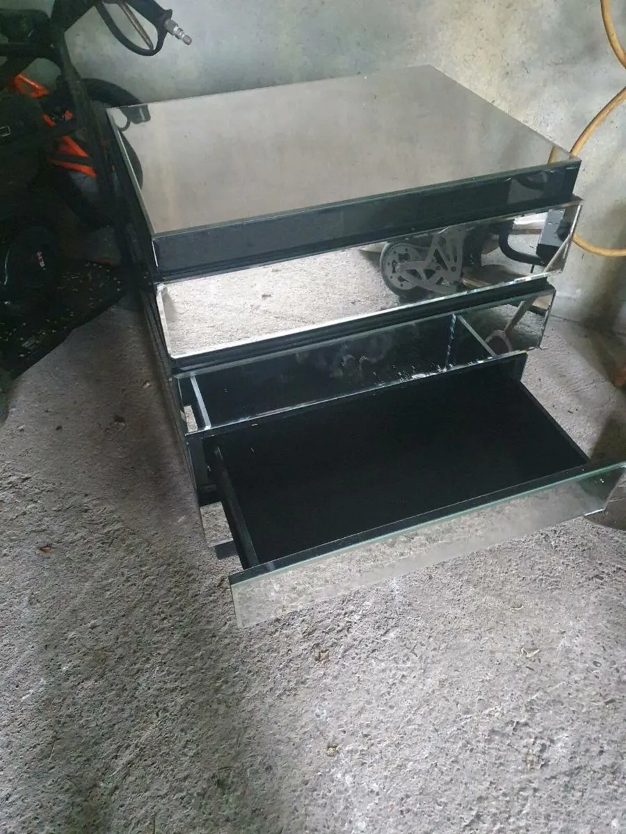 Bedroom set of mirror cabnet - Image 3