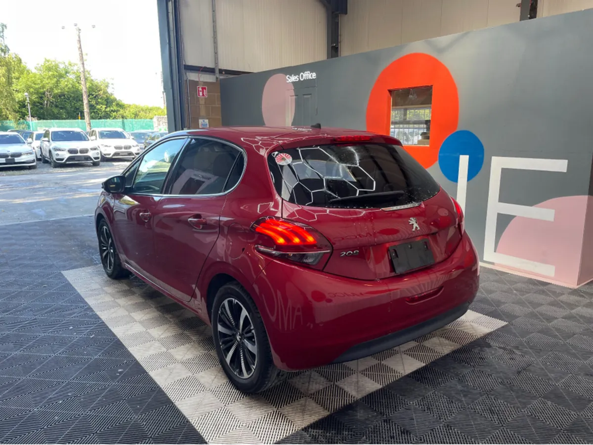 Peugeot 207 1.2 PETROL / 56k KMs / REVERSE CAMERA - Image 4