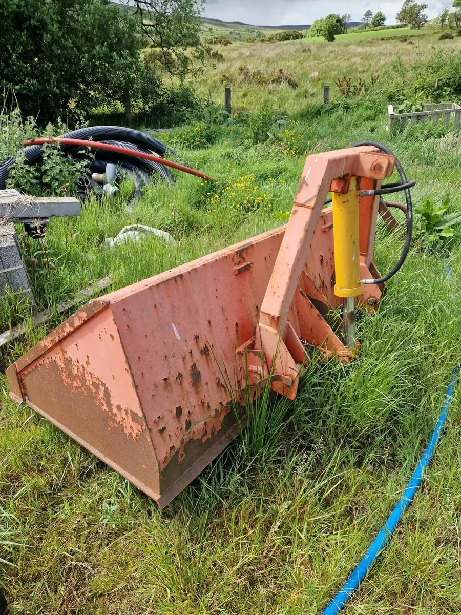 Hydraulic link box - Image 1