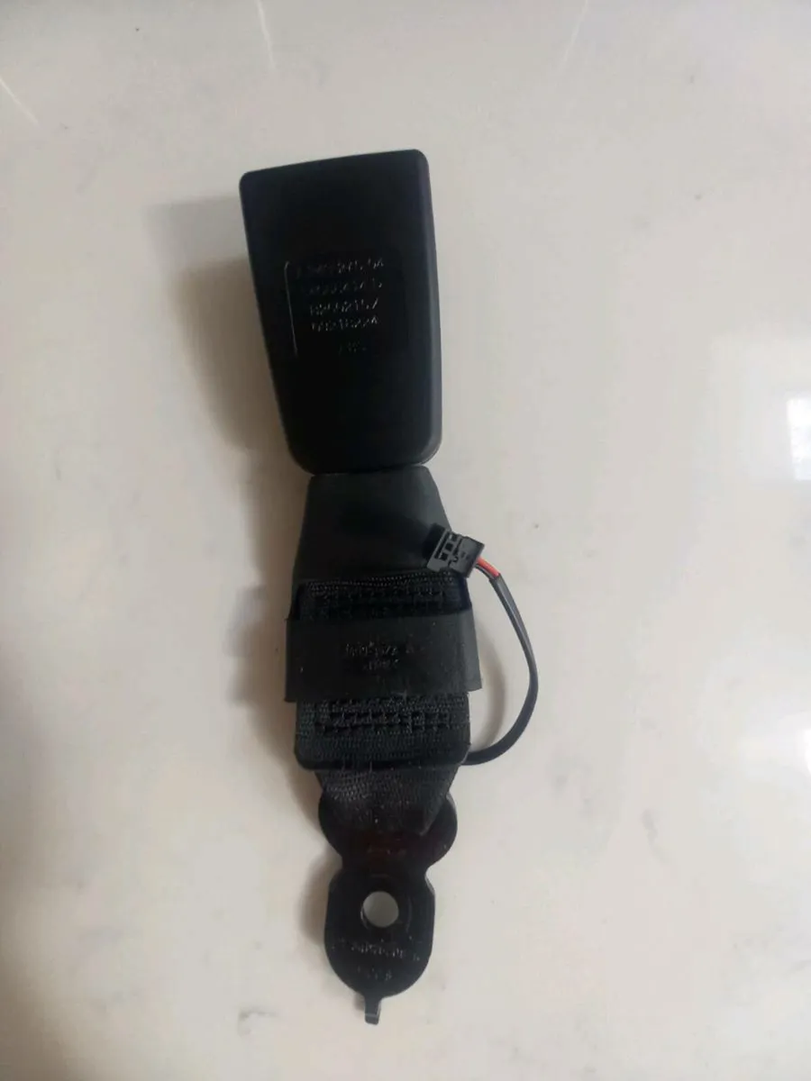 BMW F10 Rear Center Seat Belt Buckle - Image 2